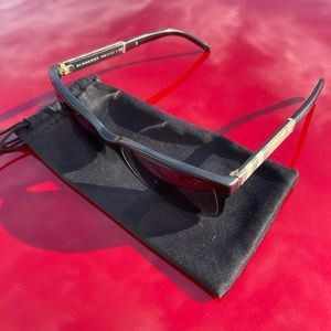 Burberry sunglasses 🕶